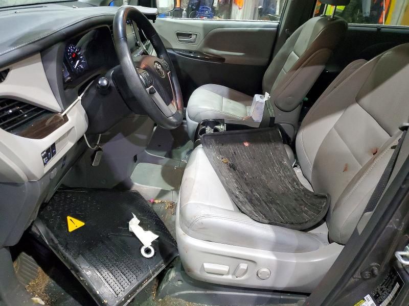 2019 Toyota Sienna xle
