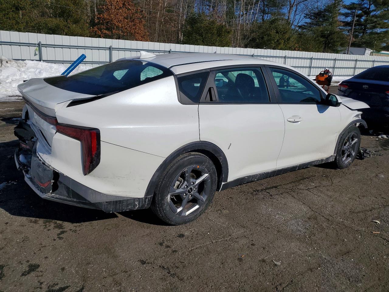 2025 KIA K4 lx