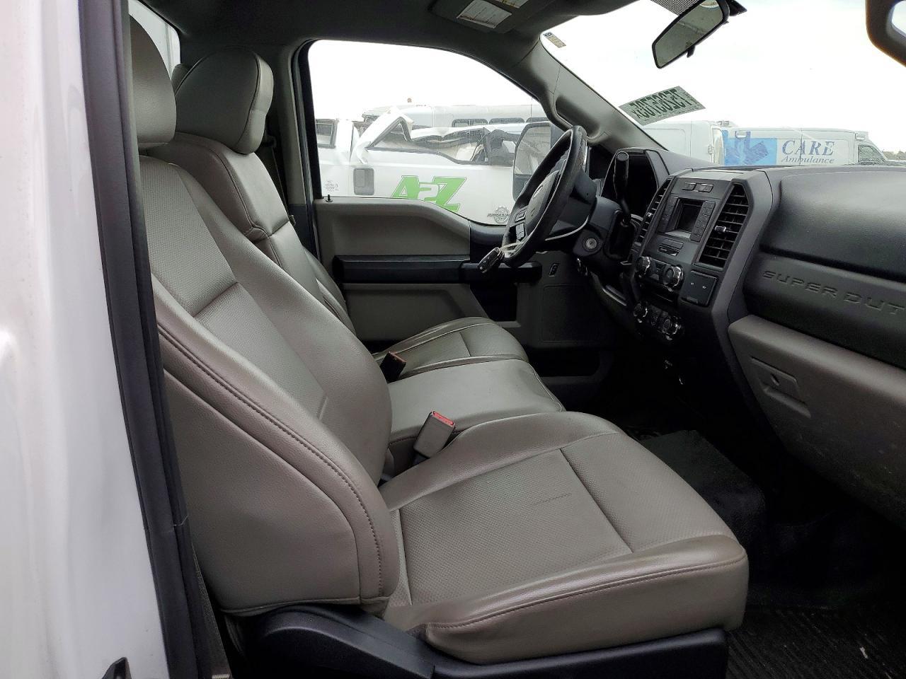2017 Ford F350 Super Duty BOX Truck