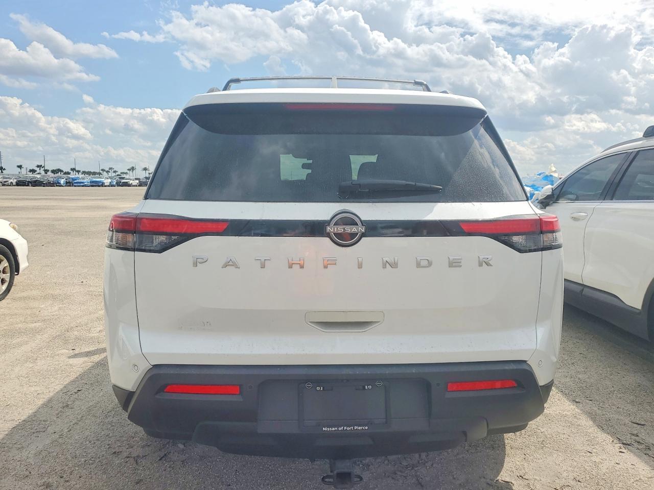 2025 Nissan Pathfinder sv
