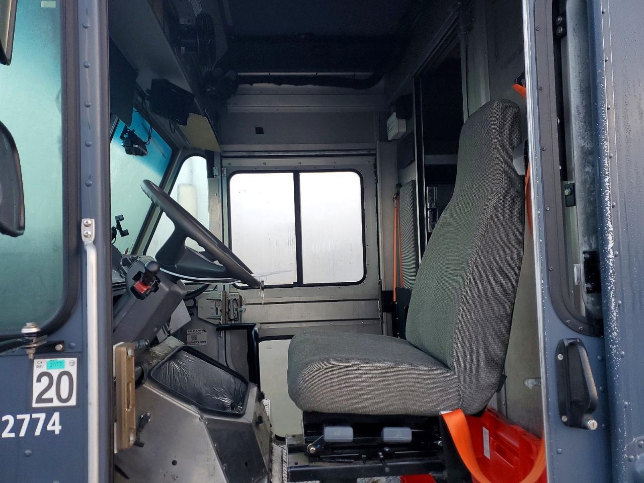 2020 Freightliner MT45G Chassis Delivery Truck