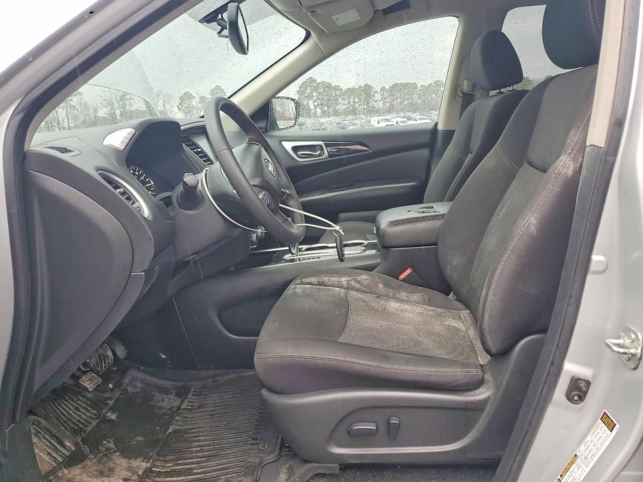 2020 Nissan Pathfinder sv