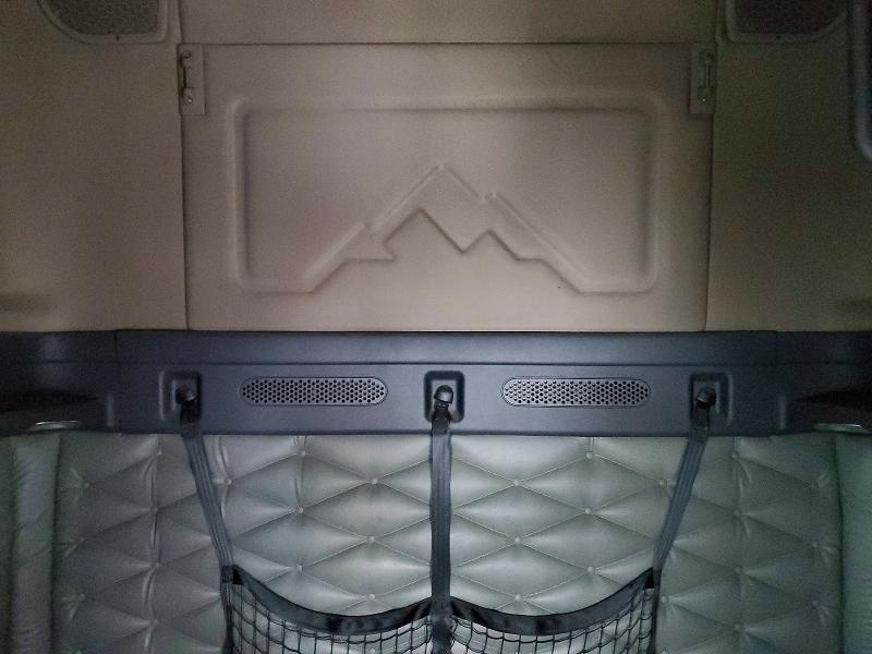 2016 Freigliner 2016 Freightliner Cascadia 1-Semi Truck
