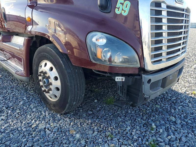 2015 Freightliner Cascadia Semi Truck