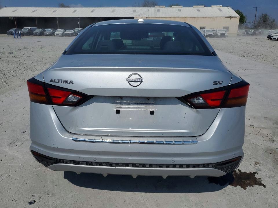 2023 Niss Altima