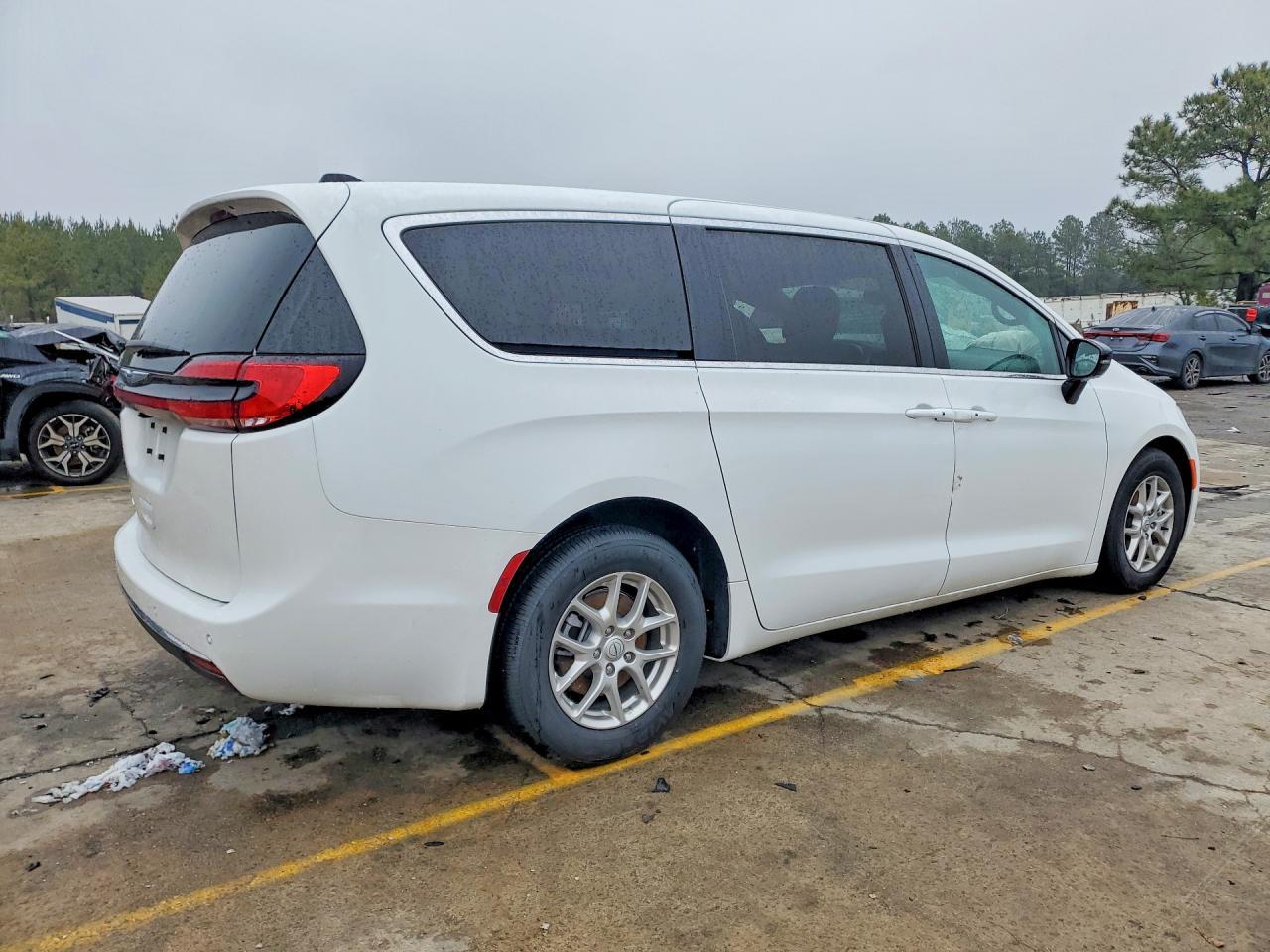 2026 Chrysler Pacifica Select