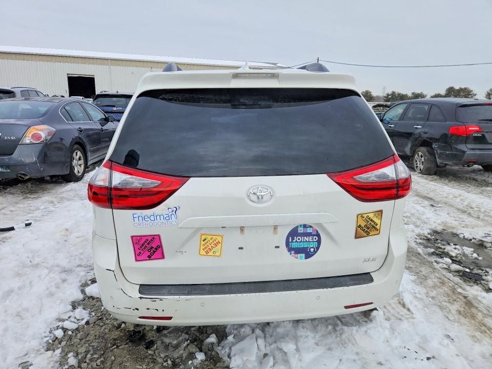 2020 Toyota Sienna xle