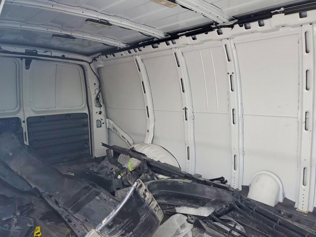 2023 GMC Savana G2500