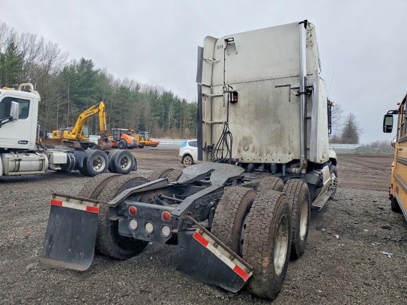 2001 Freightliner CST120 Semi Truck