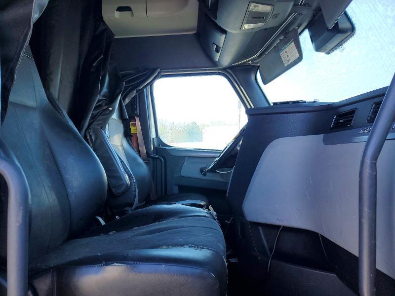 2021 Freigliner 2021 Freightliner Cascadia 126 Semi Truck