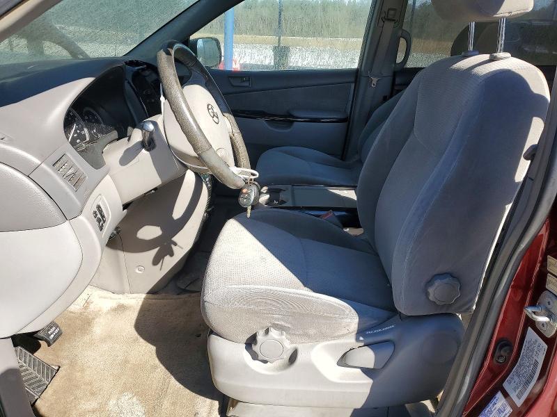 2004 Toyota Sienna le 7 Passenger