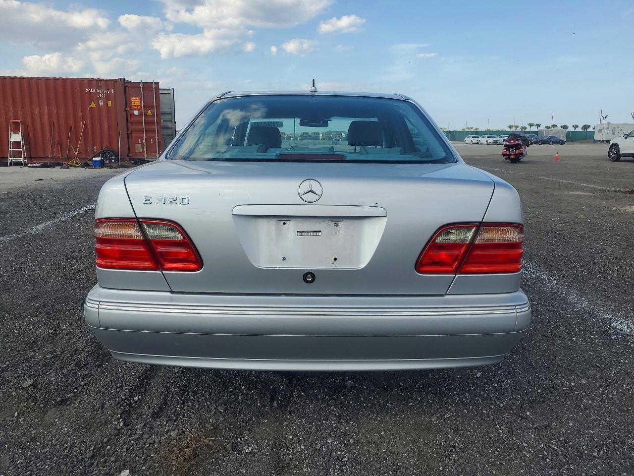 2000 Mercedes-Benz E 320