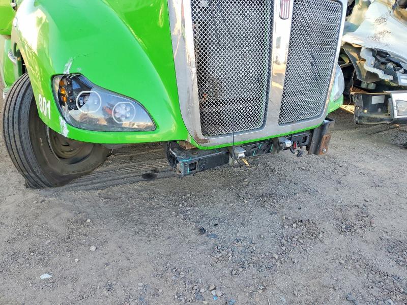 2018 Kenworth T680 Semi Truck