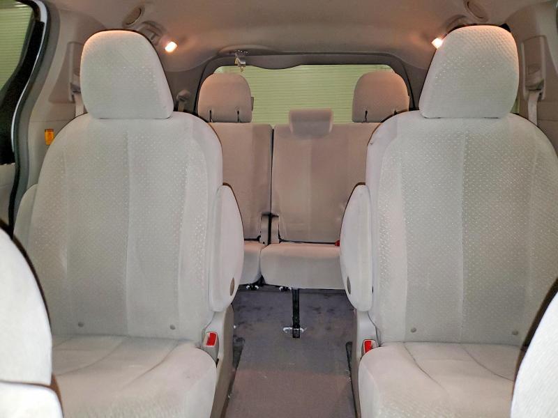 2011 Toyota Sienna le