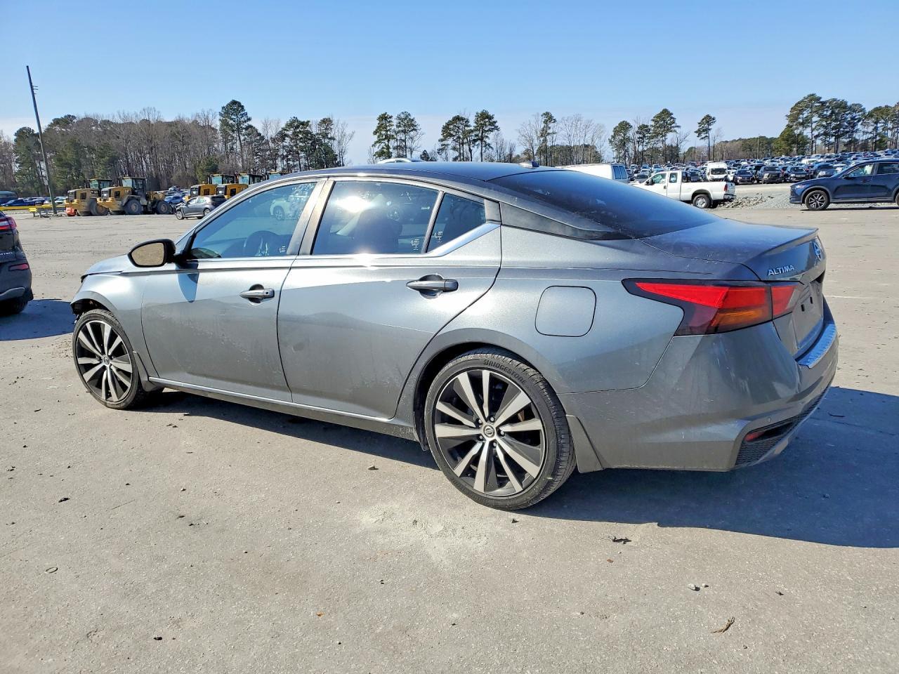 2022 Niss Altima 2.0 sr