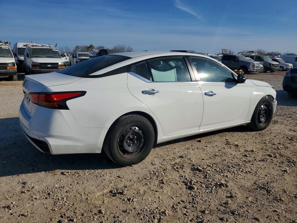 2024 Niss Altima 2.5 s