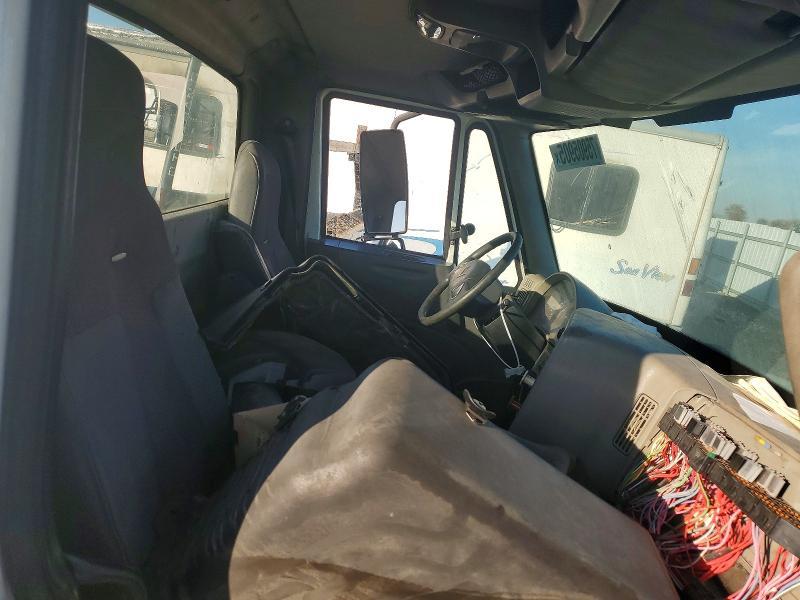 2013 International 8600 Semi Truck