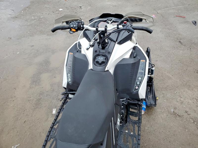 2017 Skidoo Renegade Adrenaline