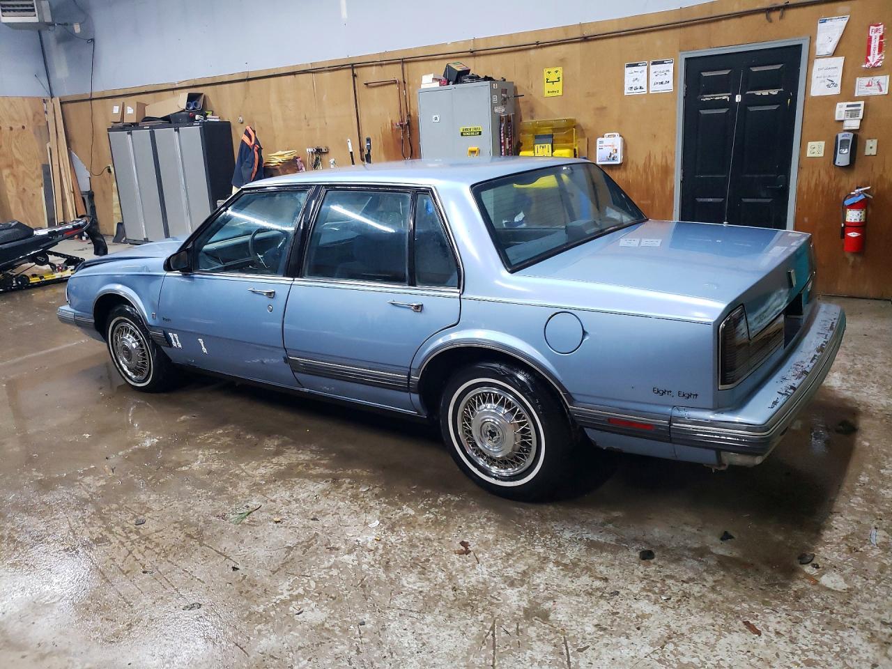 1990 Oldsmobile Delta 88 Royale Brougham
