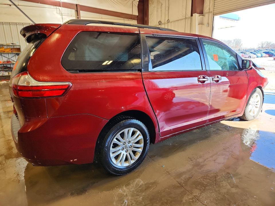 2015 Toyota Sienna xle 8-passenger