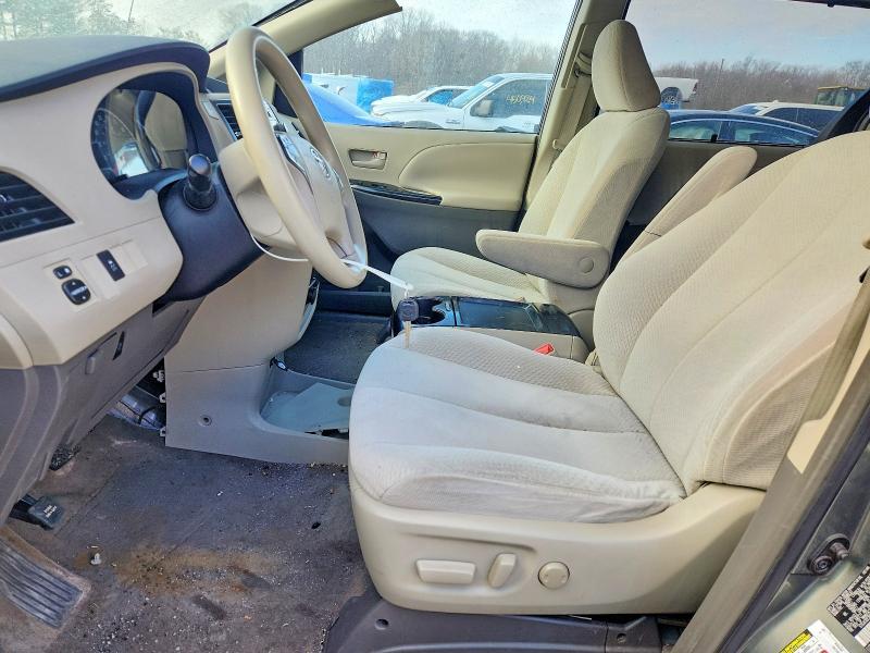 2011 Toyota Sienna le 7-passenger