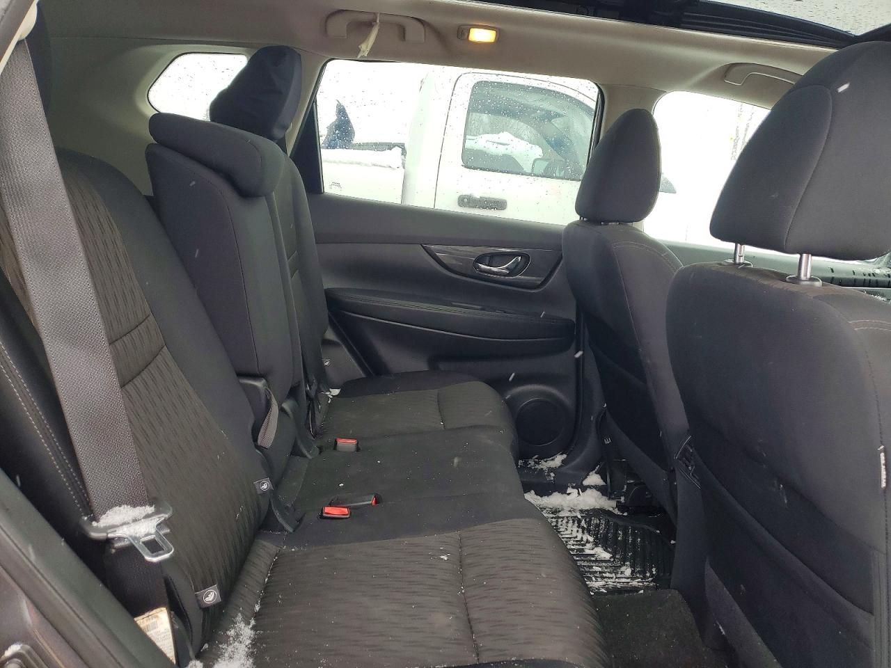 2017 Nissan Rogue sv