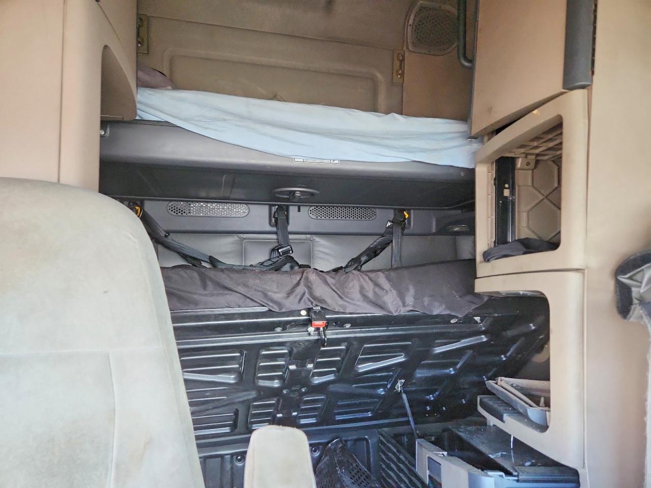 2016 Freigliner 2016 Freightliner Cascadia 125 Semi Truck