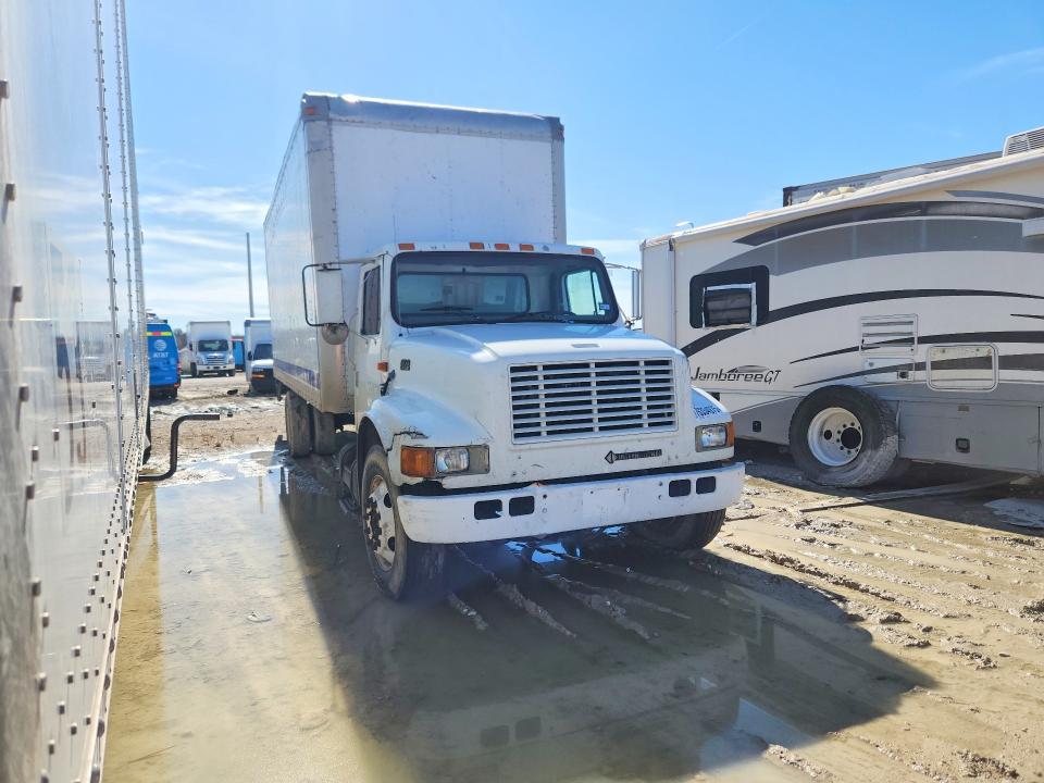 2000 International 4700 box Truck