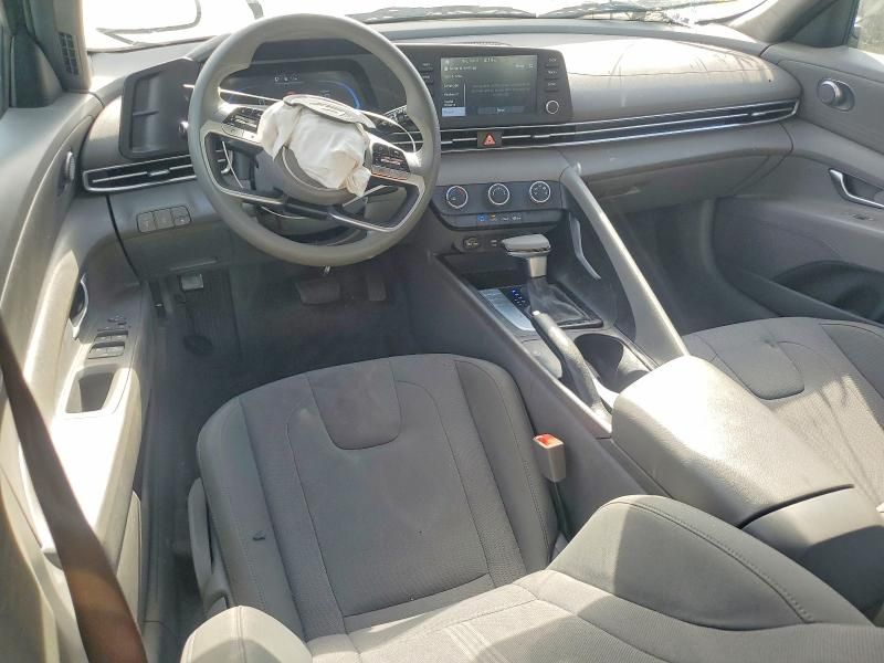 2025 Hyundai Elantra se