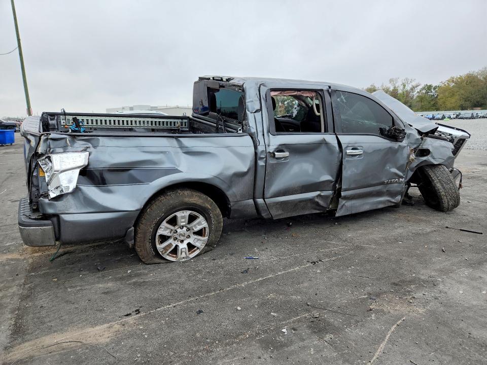 2017 Nissan Titan SV