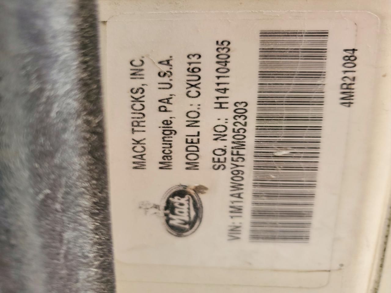 2015 Mack 600 CXU613-Semi Truck
