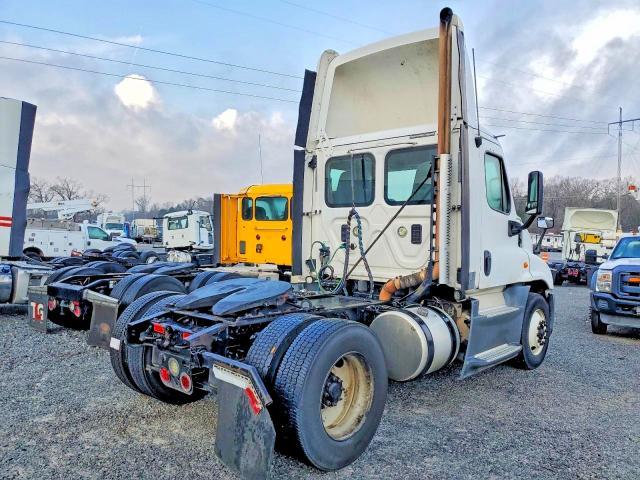 2016 Freightliner Cascadia 125 Semi Truck