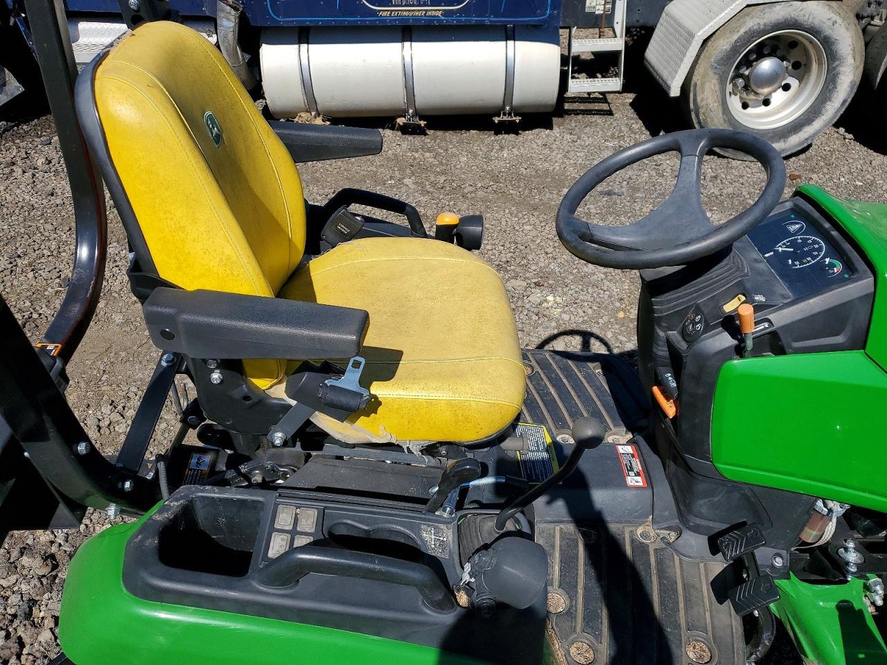 2022 John Deere 1025R Mfwd Tractor