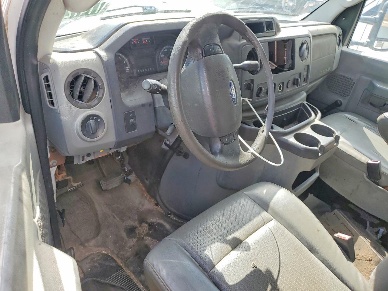 2011 Ford E350 BOX Truck