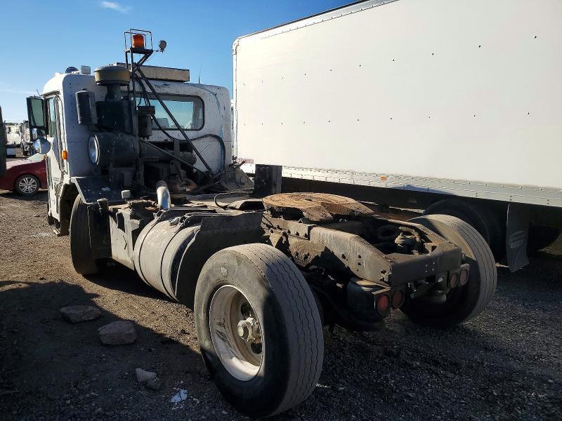 2002 Peterbilt Tractor 2002 Peterbilt 320 Semi Truck