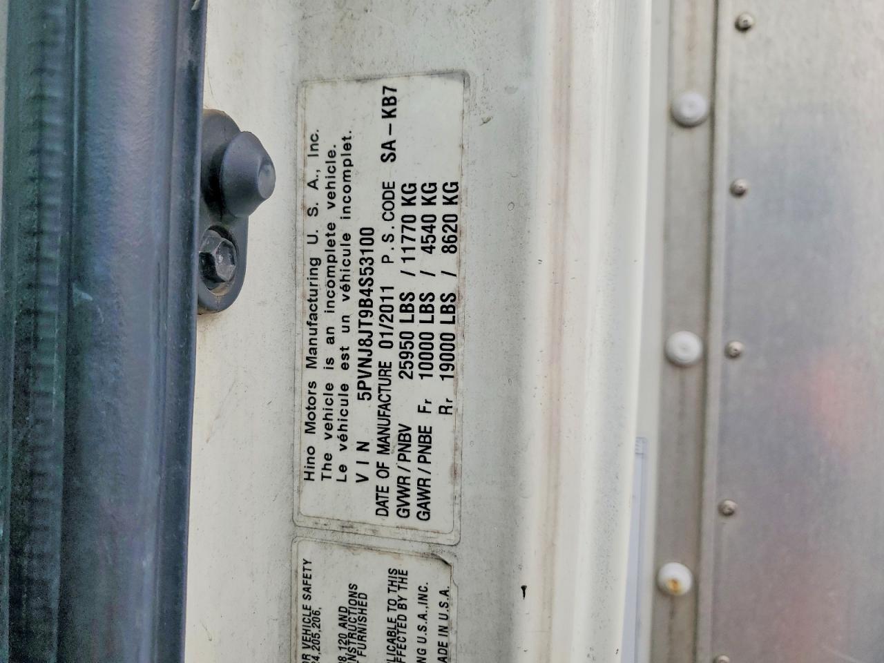 2011 Hino 258/268 BOX Truck