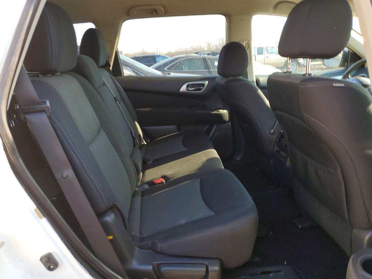 2017 Nissan Pathfinder s
