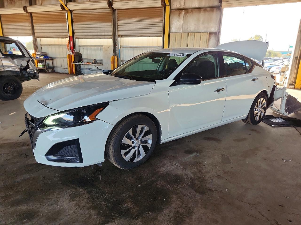2024 Niss Altima 2.5 s