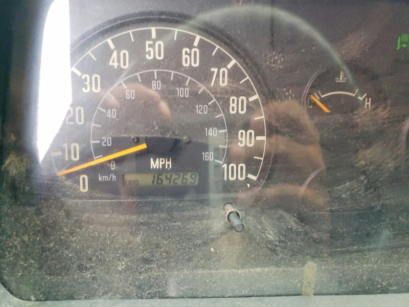 2003 Chevrolet W 3500 BOX Truck