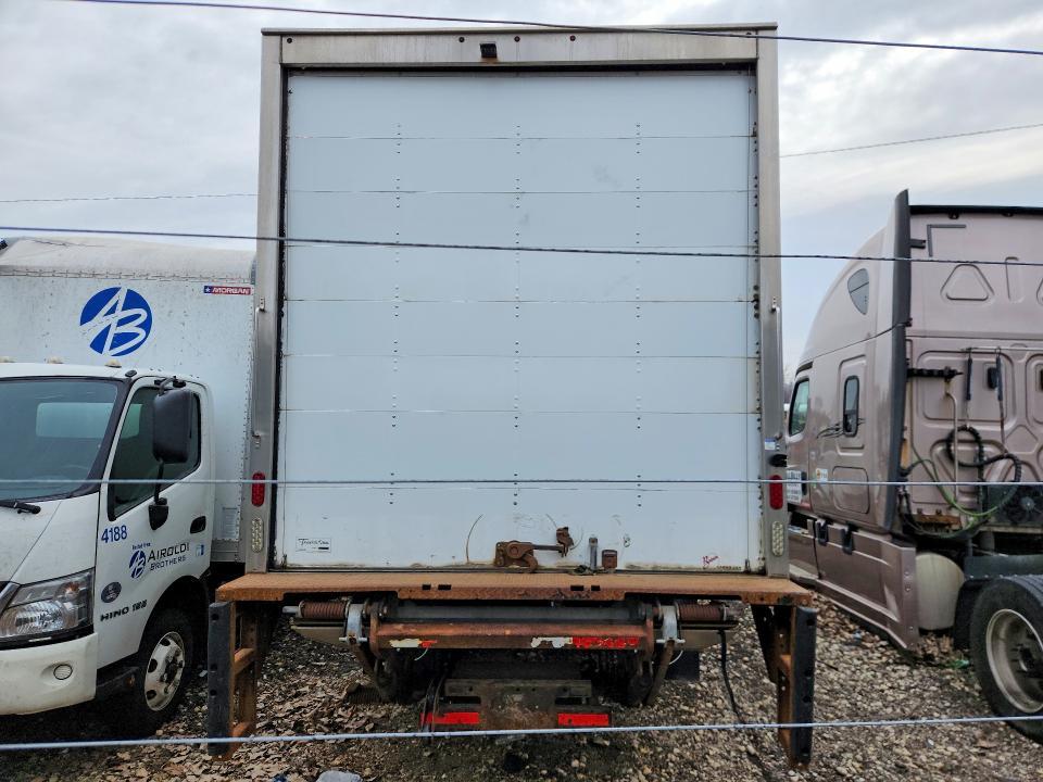 2016 Freightliner Business Class M2 BOX Truck
