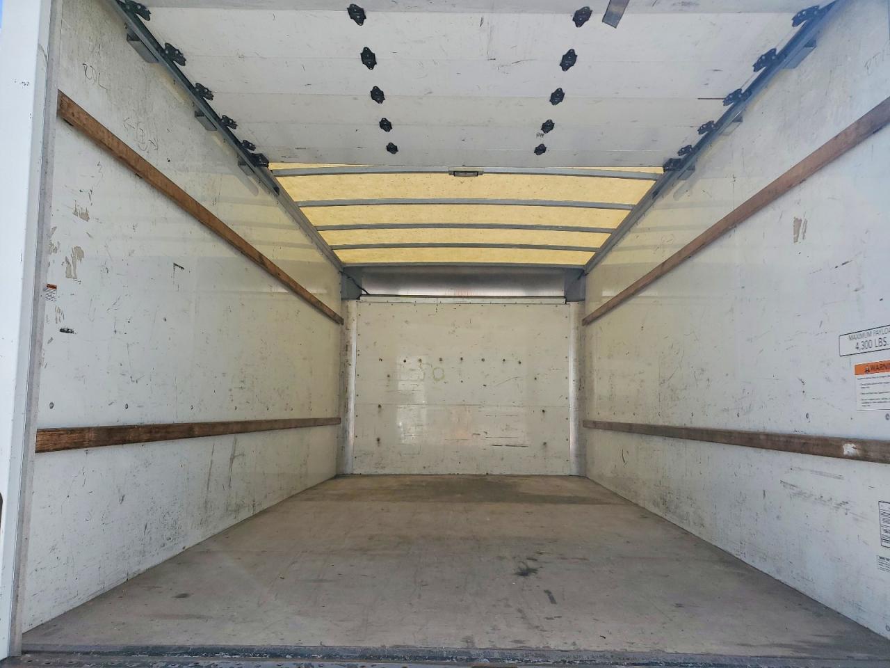 2021 GMC Savana CUT-BOX Truck