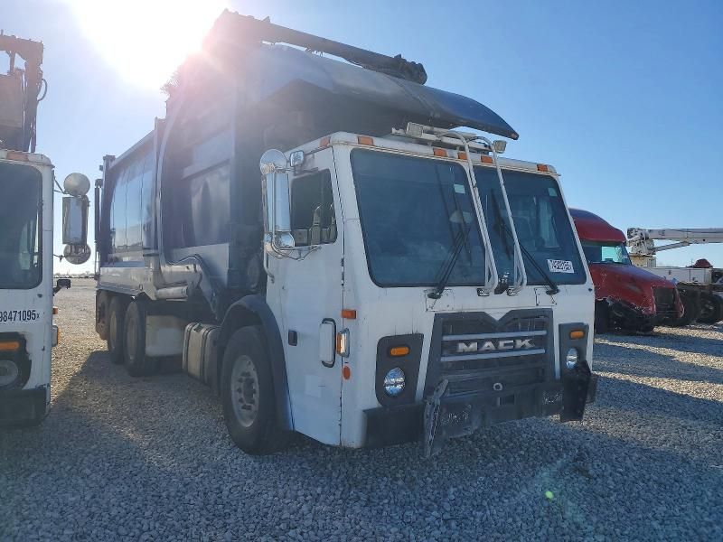 2015 Mack 600 LEU600