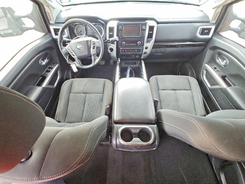 2017 Nissan Titan sv