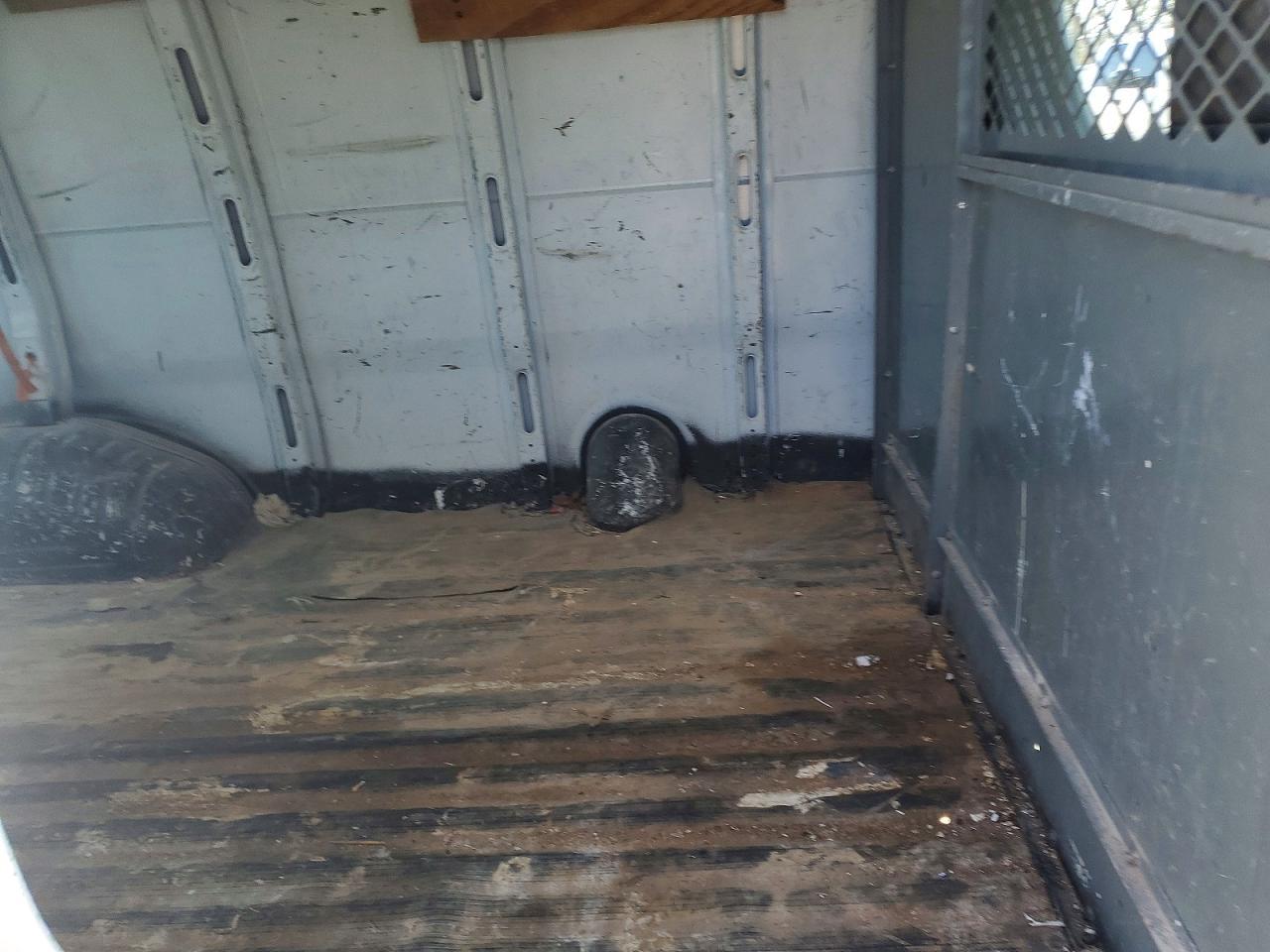 2010 Chevrolet Express 2500 Cargo Delivery Van