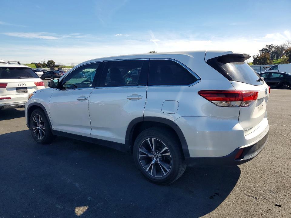 2019 Toyota Highlander le