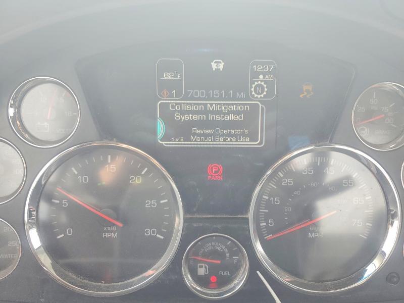 2016 Kenworth T680 Semi Truck