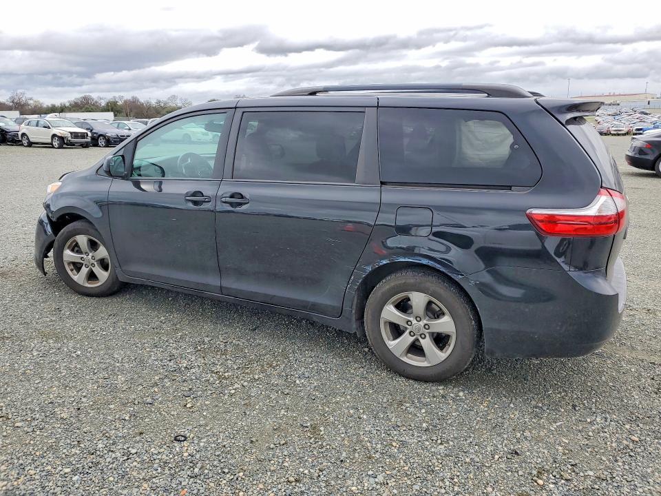 2017 Toyota Sienna le