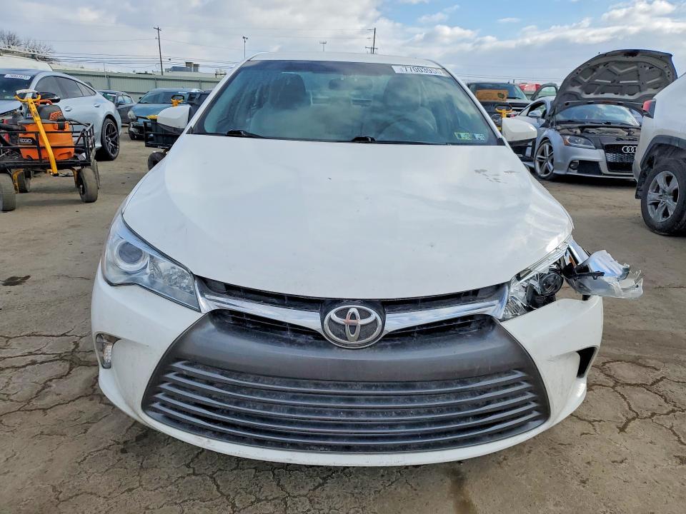 2015 Toyota Camry le