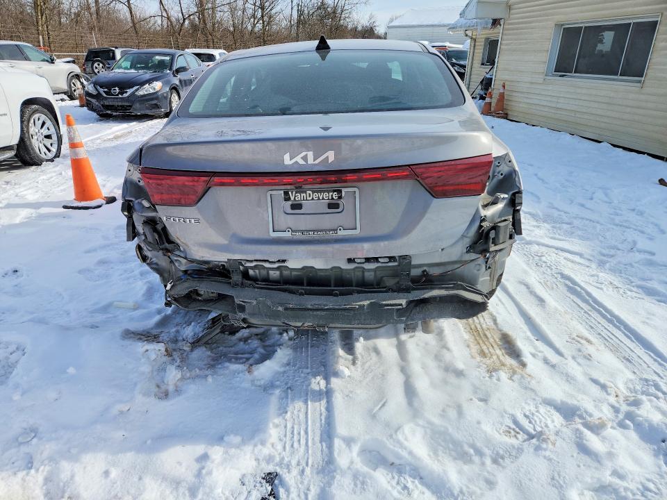 2023 KIA Forte lx