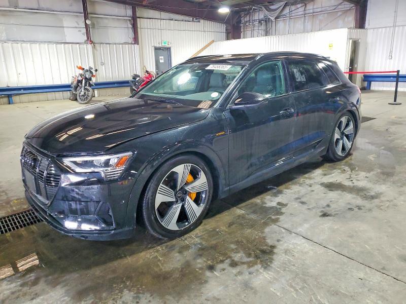 2022 Audi E-tron Premium Plus